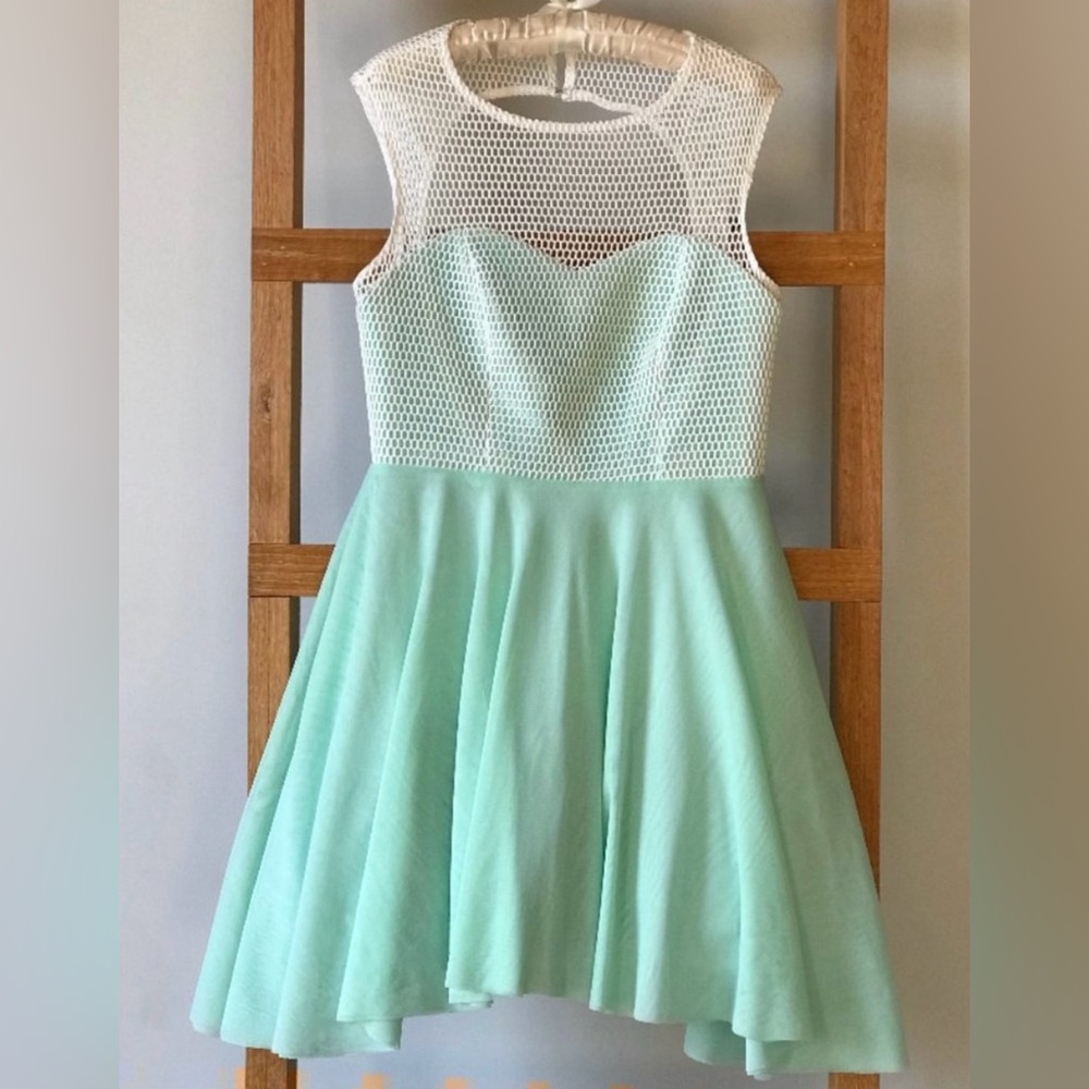 NWT - Tuwe Italia - Mint Green Tulle and White Mesh Party Dress - Size Medium